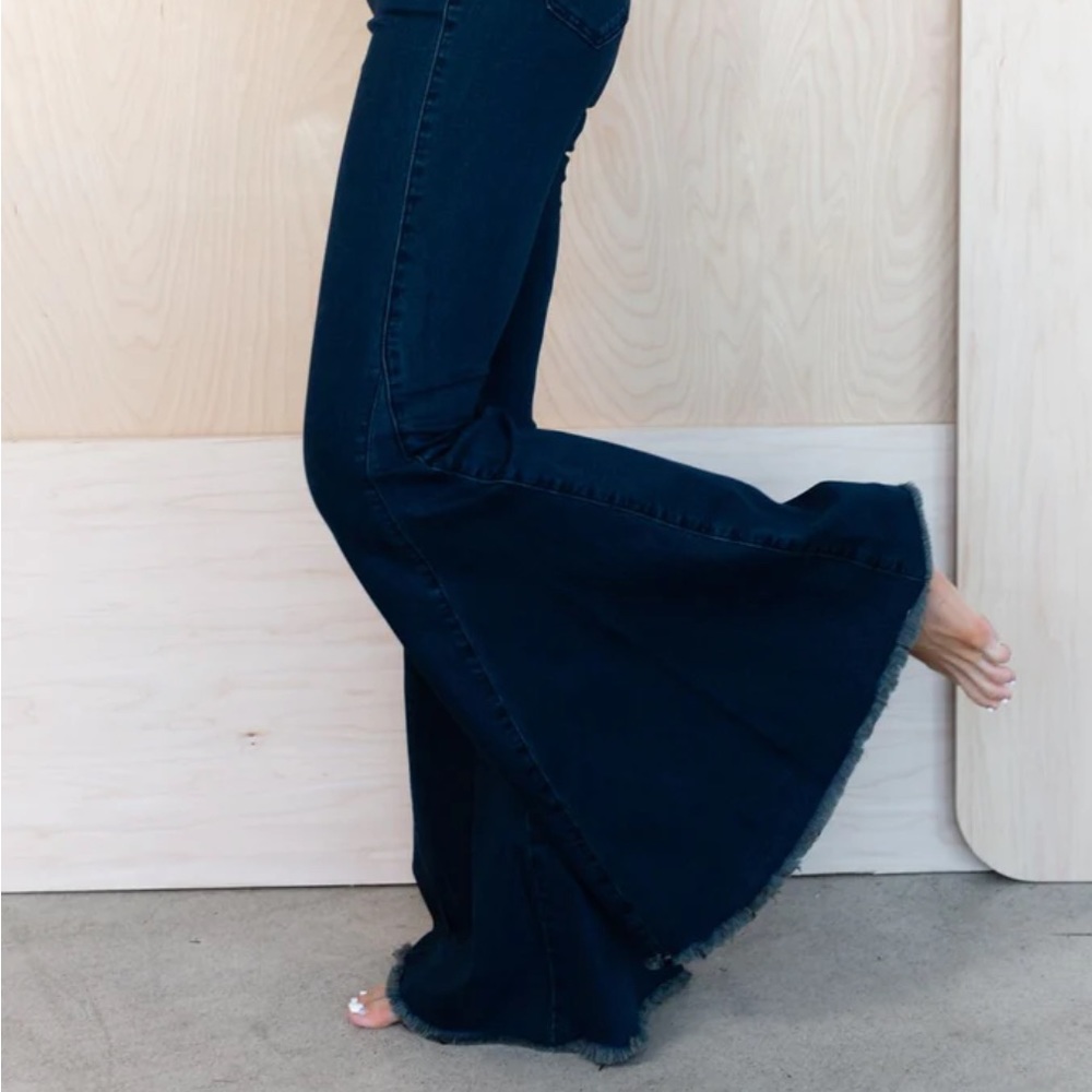 Super Flare Bell Bottom Dark Wash Pull-On Jeans Back Pockets & Raw Edge Hem (XL) - Picture 7 of 10